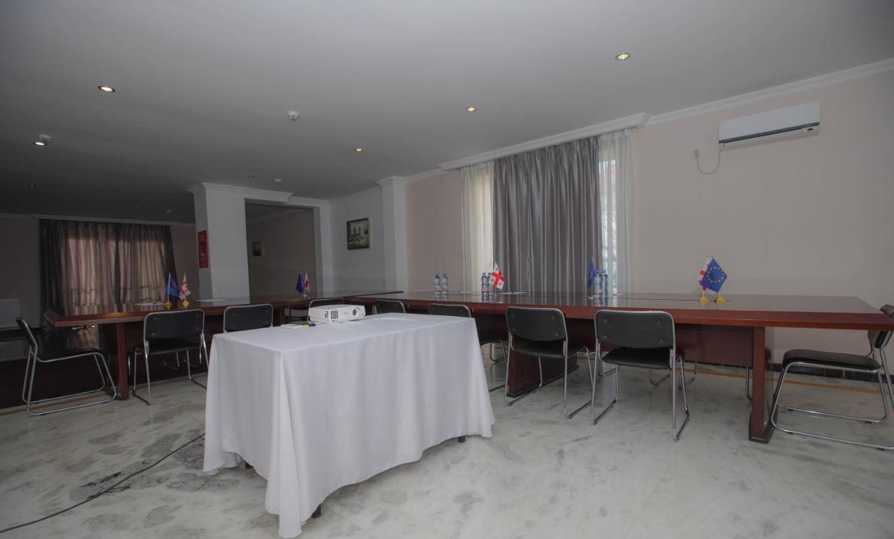 Hotel Park Green Pʼotʼi Bagian luar foto