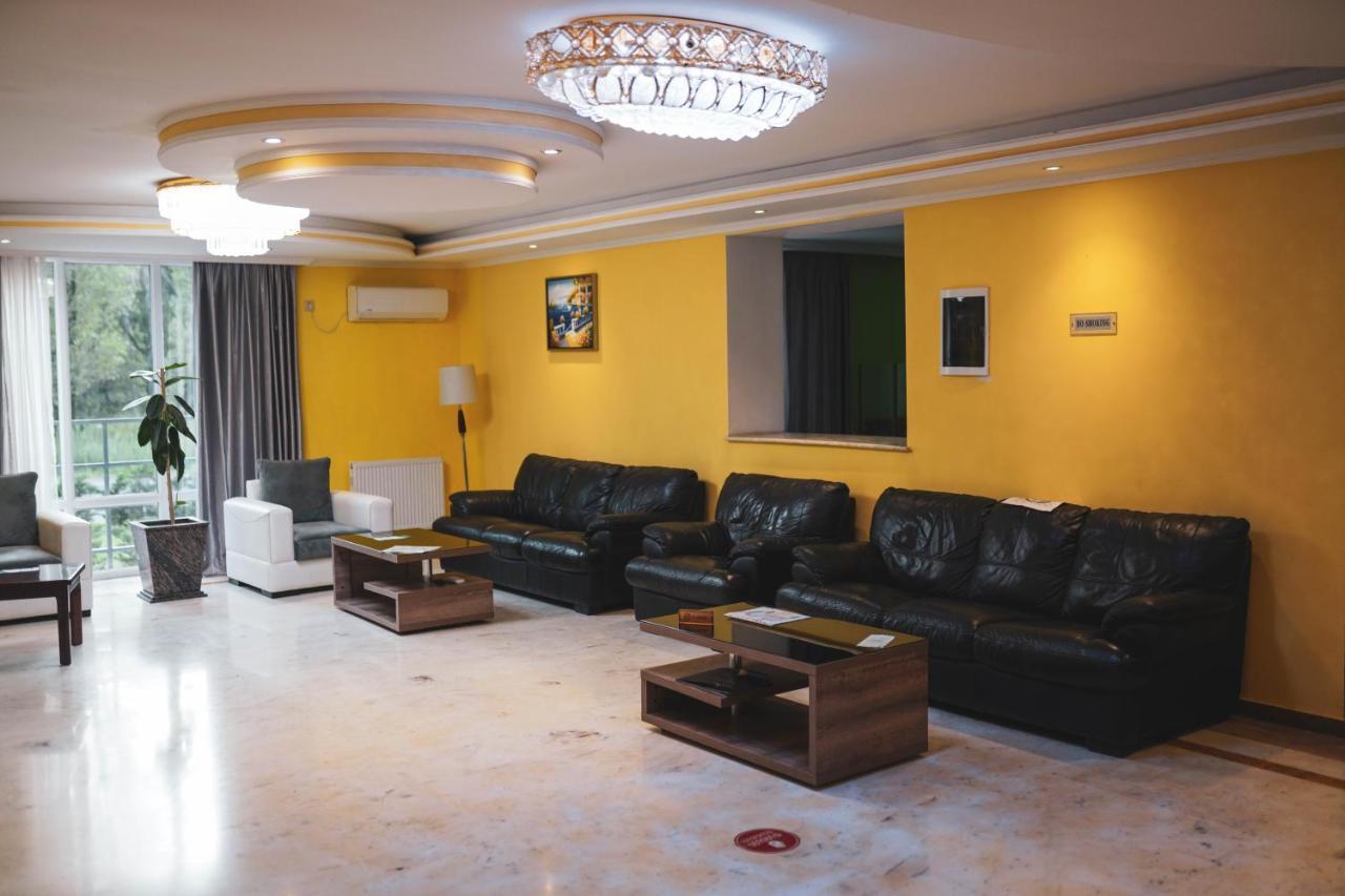 Hotel Park Green Pʼotʼi Bagian luar foto