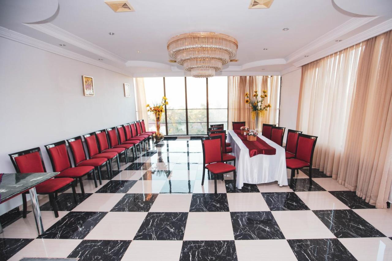 Hotel Park Green Pʼotʼi Bagian luar foto
