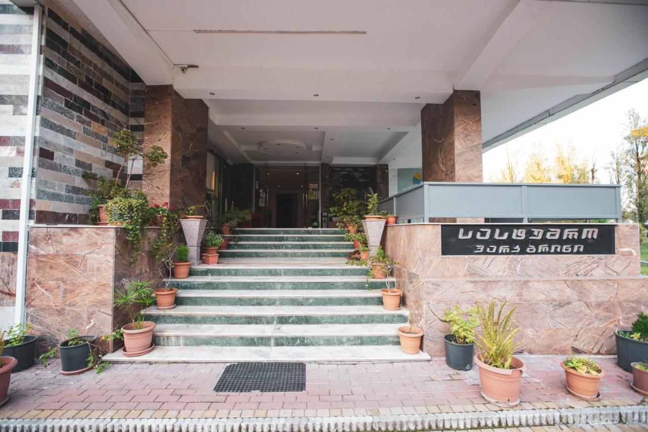 Hotel Park Green Pʼotʼi Bagian luar foto