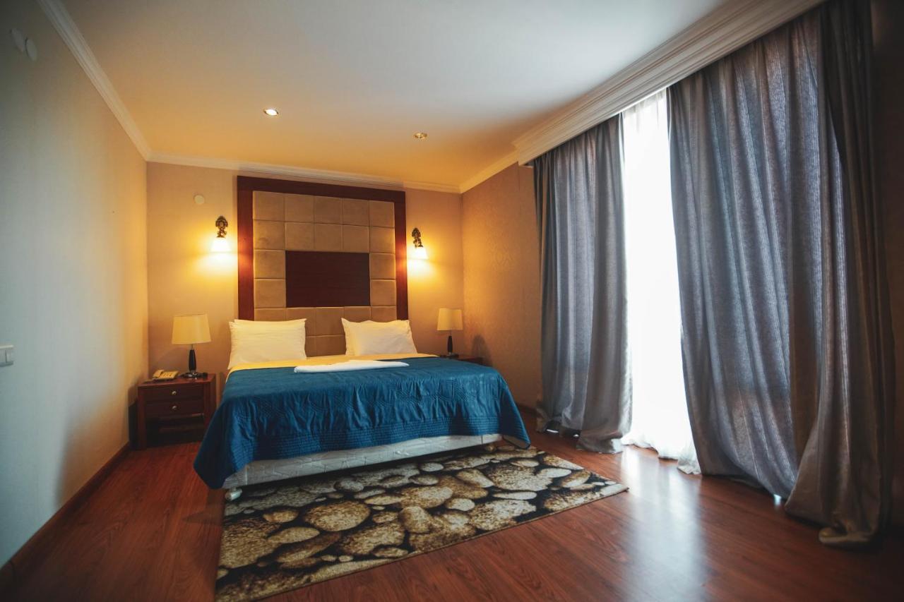 Hotel Park Green Pʼotʼi Bagian luar foto