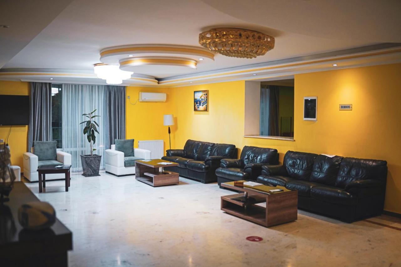 Hotel Park Green Pʼotʼi Bagian luar foto