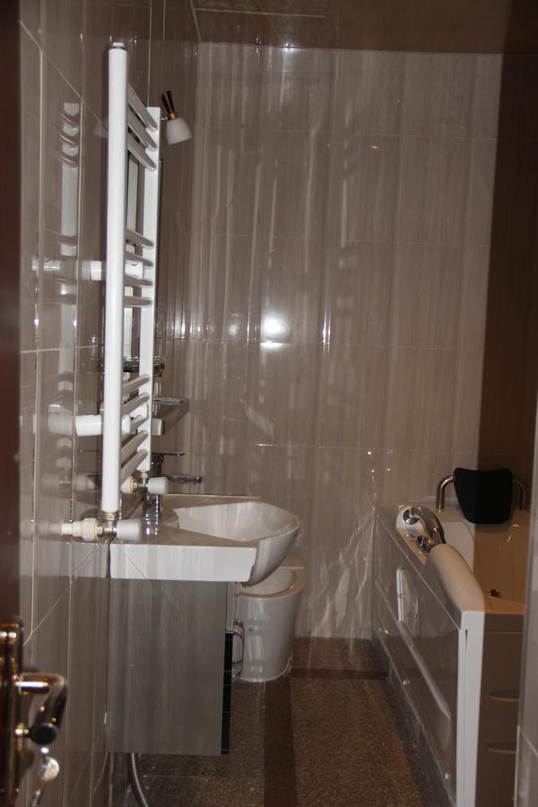 Hotel Park Green Pʼotʼi Bagian luar foto