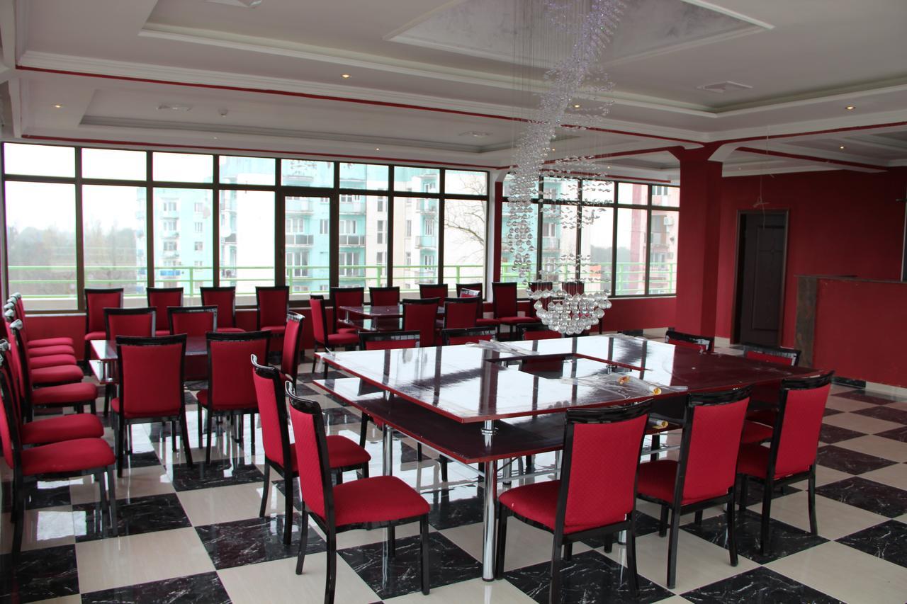 Hotel Park Green Pʼotʼi Bagian luar foto