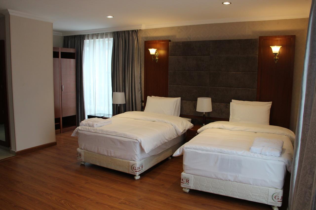 Hotel Park Green Pʼotʼi Bagian luar foto