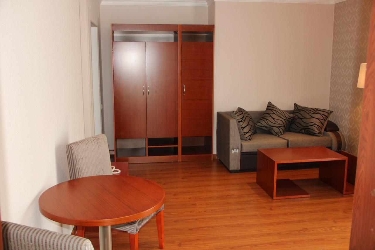 Hotel Park Green Pʼotʼi Bagian luar foto