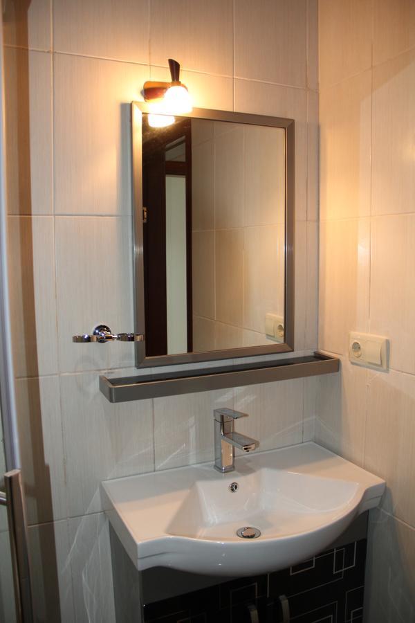 Hotel Park Green Pʼotʼi Bagian luar foto