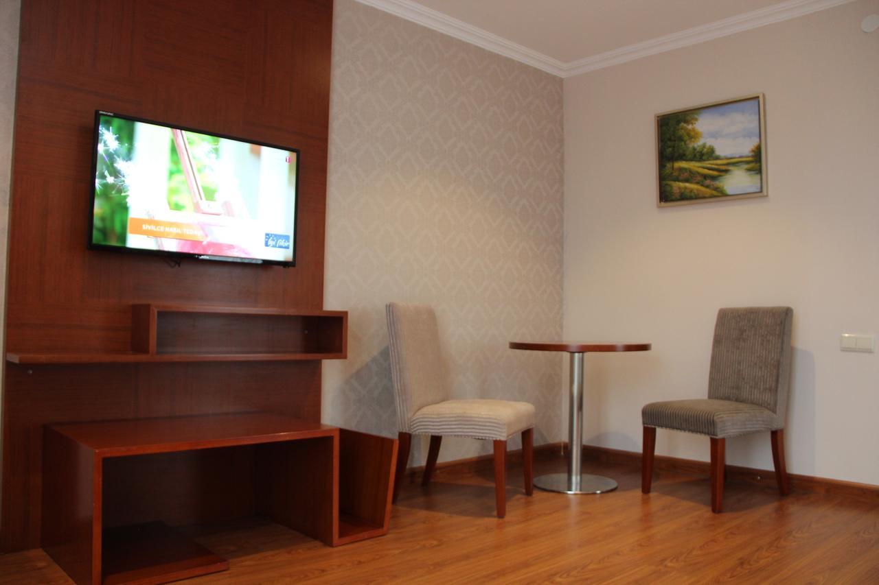 Hotel Park Green Pʼotʼi Bagian luar foto